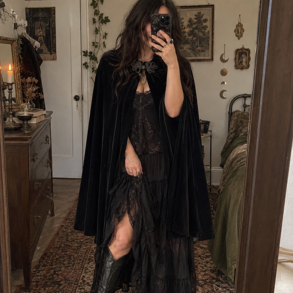 Storybook Heirlooms Hooded Cape Black Velvet Whimsigoth Witchy Goth
